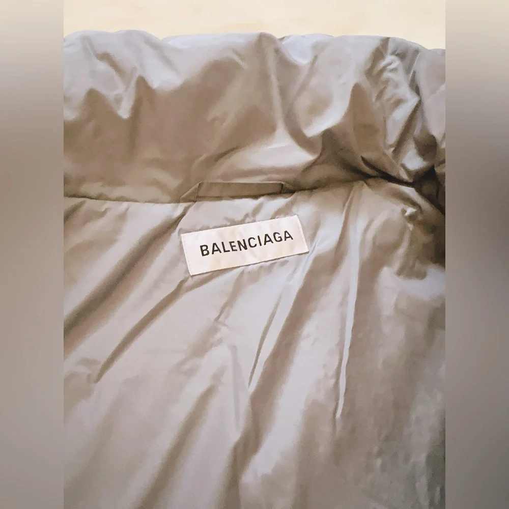 Authentic BALENCIAGA PUFFER JACKET - Picture 3 of 14